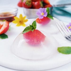 Gâteau japonais aux fraises en gouttes de pluie