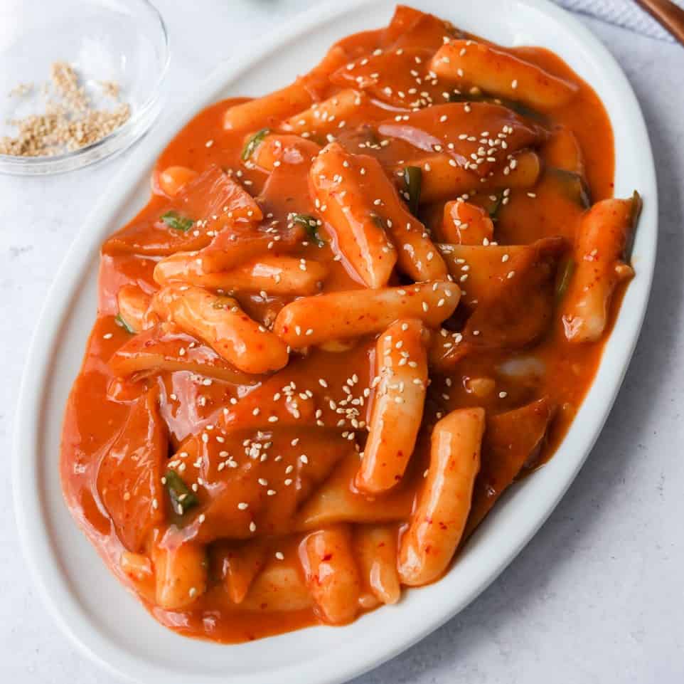 Instant Spicy Rice Cakes (Jeukseok Tteokbokki) with Fish Cake and