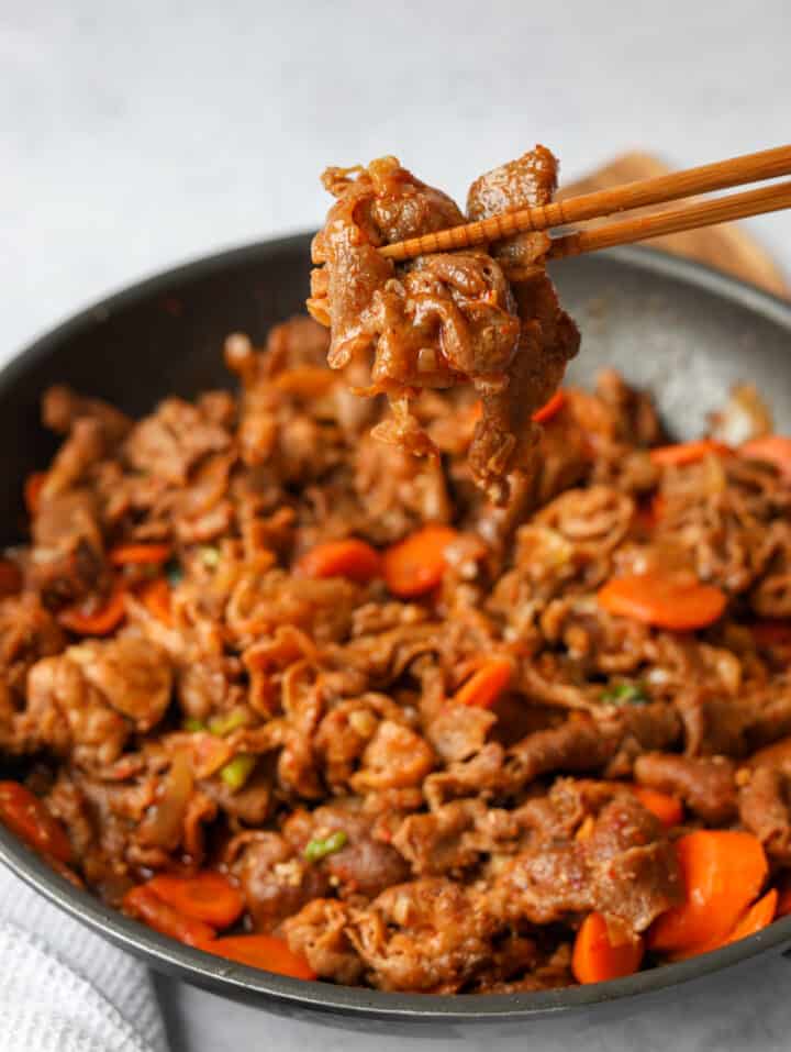 Quick Easy Jeyuk Bokkeum (Korean Spicy Pork) - Christie At Home