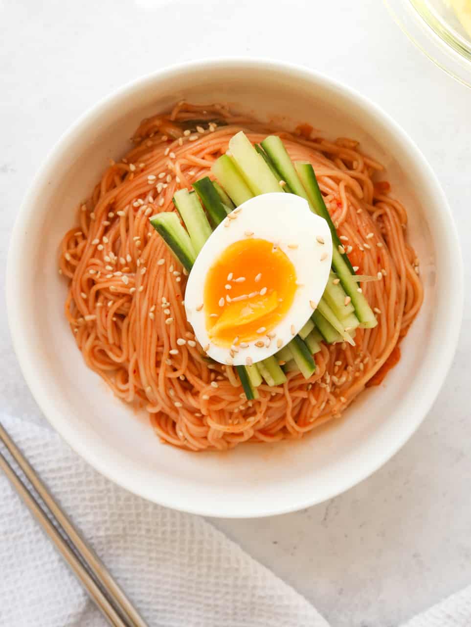 Ricetta Bibim Guksu - Noodles freddi piccanti coreani di Junko - Cookpad