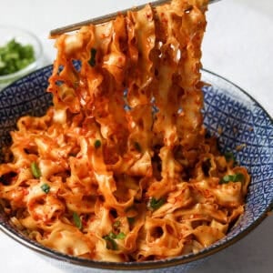 featured image of garlic chili oil noodles