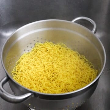 Strain the noodles in a colander and set aside. Do not rinse off with water. 