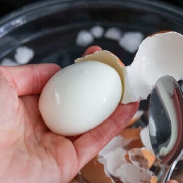 crack and peel eggs