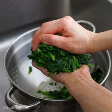 Drain the cold water and take a handful of spinach into a ball and squeeze out as much water