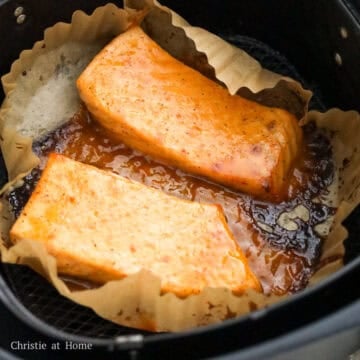 Remove from the air fryer and let the residual heat carry over the cooking process. Garnish salmon with green onions and enjoy! 