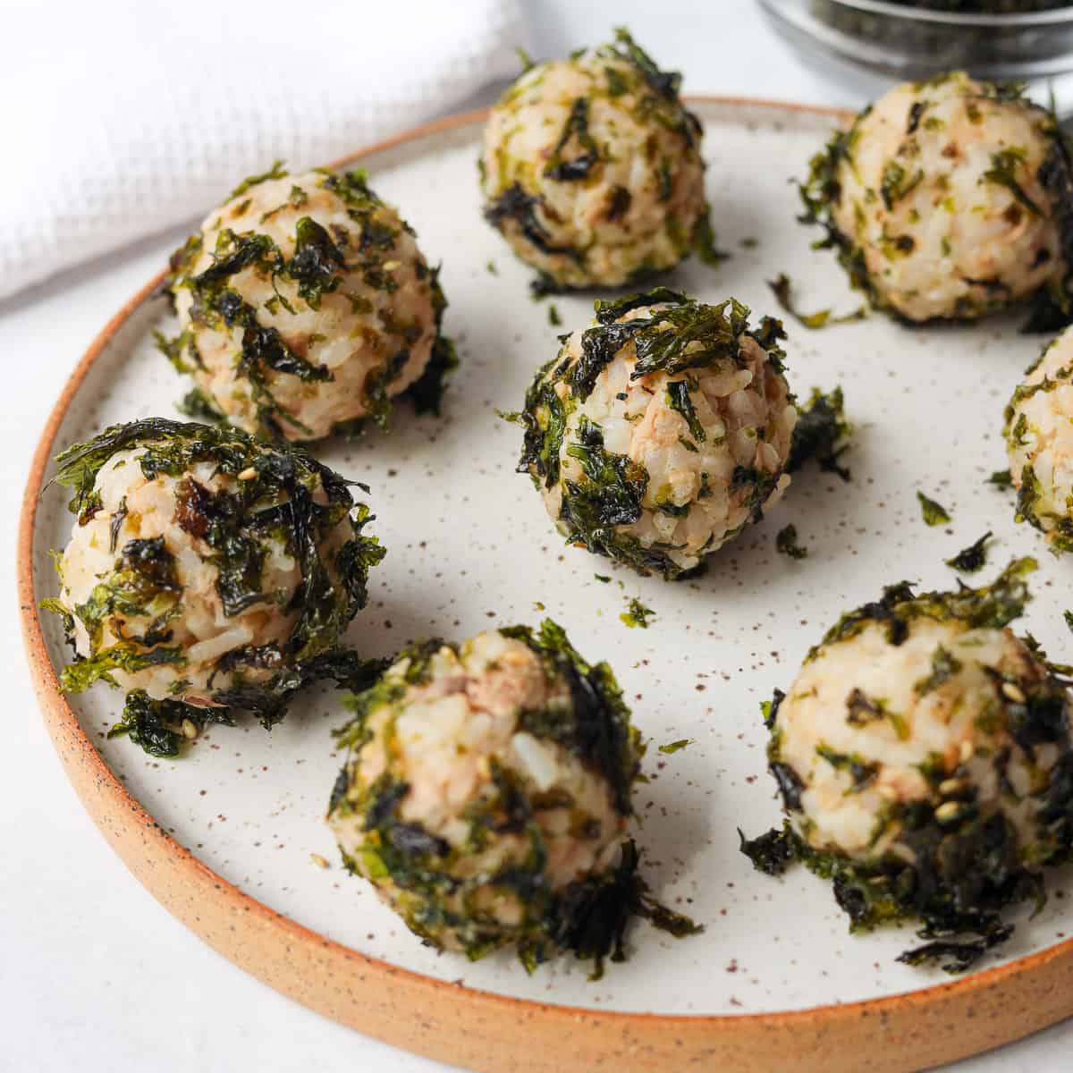 Healthy and Delicious! Enjoy Multigrain Rice Balls for a Simple Lunch!