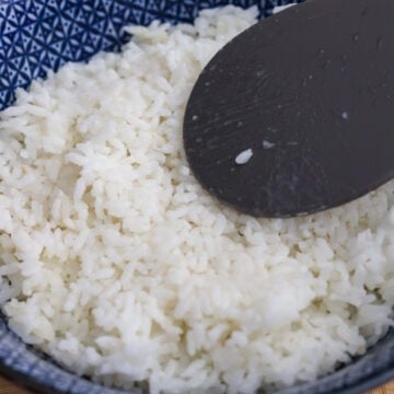 serve cooked rice into a large bowl (about 7 inches wide) and flatten the rice across evenly with a rice paddle. 