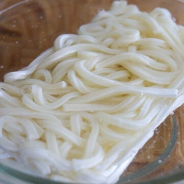 soak frozen udon noodles in hot water
