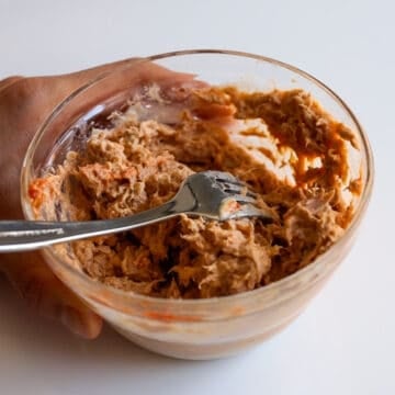 Then in a small bowl mix together strained canned tuna, Japanese mayo and sriracha sauce. Set aside.
