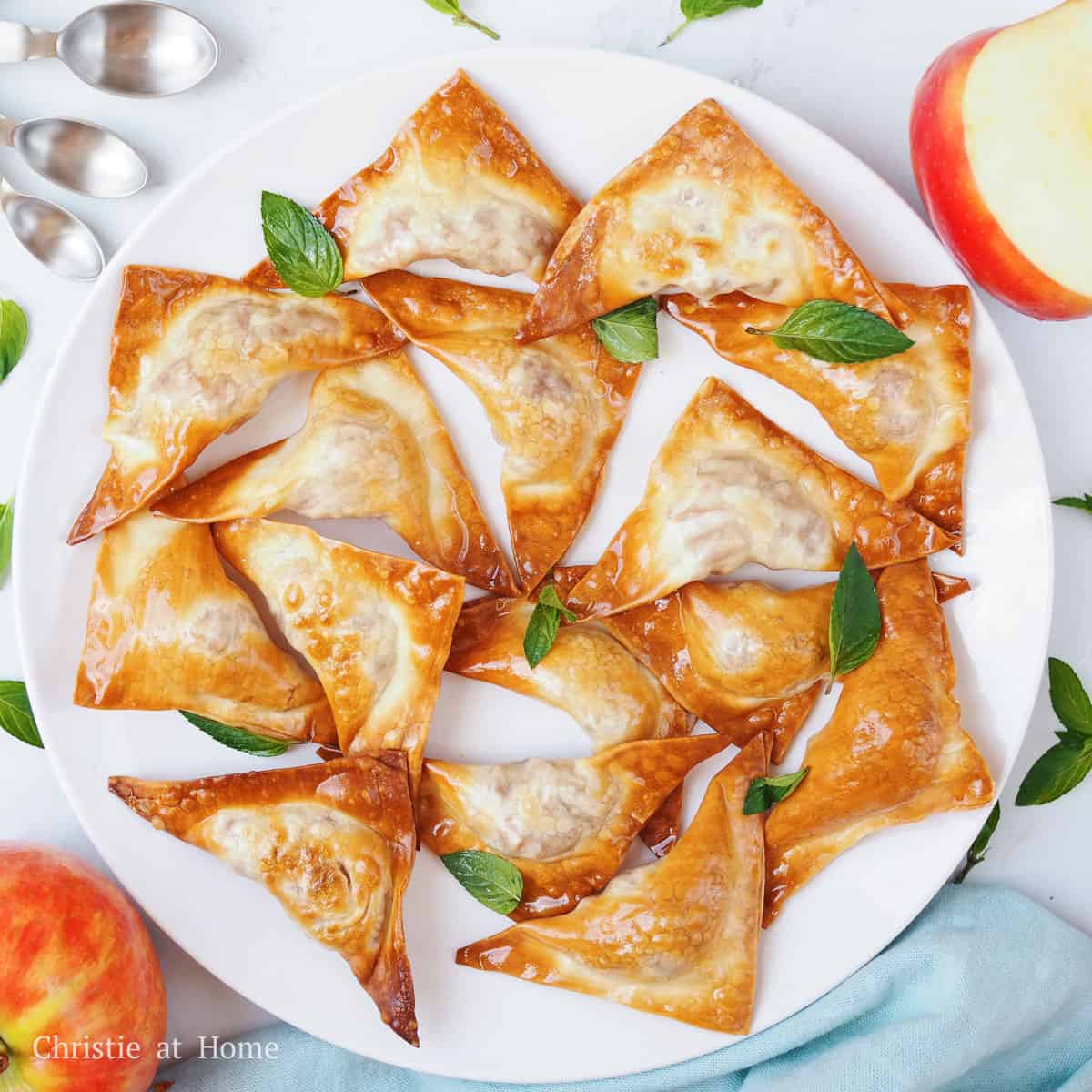 apple cinnamon wontons