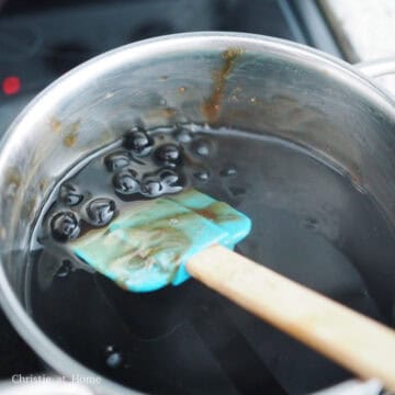 In a medium-pot filled with 4 cups or 1 litre of water, bring it to a boil on high heat. Add in the bobas, reduce to medium heat and simmer for 25 minutes uncovered, stirring occasionally. Then cover, turn off the heat and leave the pot on the heat source and let the bobas sit in the pot of water for another 20 minutes until chewy. Make sure to perform a taste test at this point. If the bobas are not to your desired texture, soak for another 5-10 minutes. 