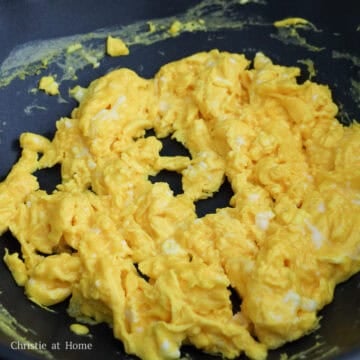 Heat 1 tablespoon / 15 ml vegetable oil in a large non-stick pan on medium heat. Add the egg mixture and scramble them until they take shape but are still moist. Break up the scrambled eggs into large chunks. Remove from the pan.