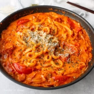 featured image of creamy rose bacon udon