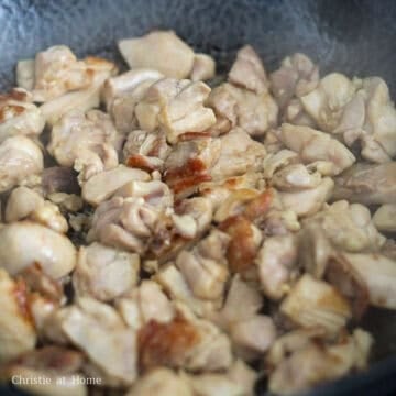 Heat 1 tablespoon of vegetable oil in a large wok on medium-heat. Fry marinated chicken on both sides until cooked through, about 5-6 minutes in total. Remove from the pan and set aside. 