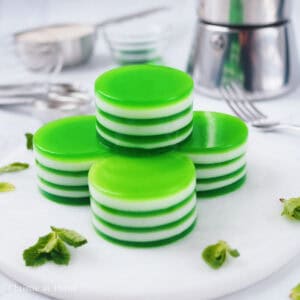 featured image of pandan coconut jelly