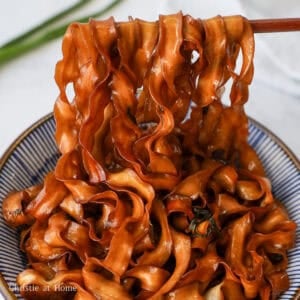 featured image of scallion oil noodles