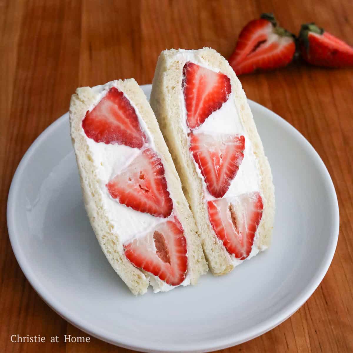 4-ingredient Strawberry Sando