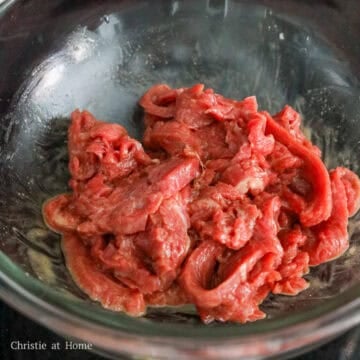 Marinate the beef with marinade ingredients for 15 minutes.
