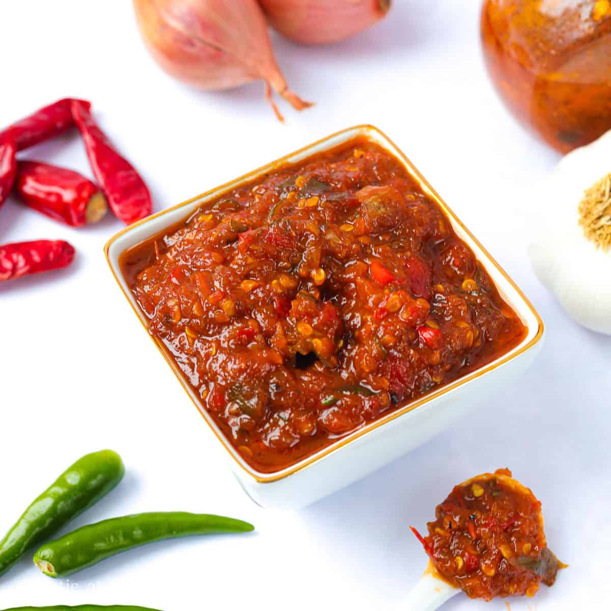 Quick & Easy Sambal Oelek (Indonesia Chili Paste)