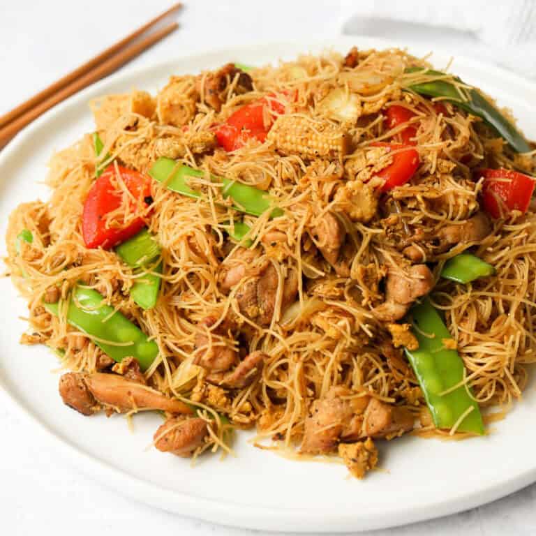 featured image of singapore curry noodles