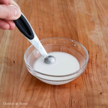 In a small bowl, combine cornstarch and cold water to make cornstarch slurry. Set aside. 