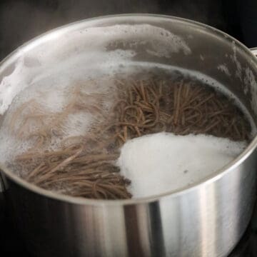 In a large pot of water, bring to a boil over medium-high heat. Add buckwheat noodles and boil according to package directions, or for 5-6 minutes until the noodles are al dente. 