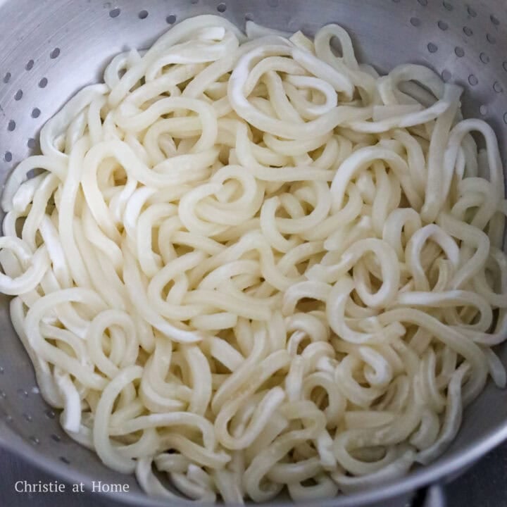 Quick & Easy Mushroom Udon Stir Fry - Christie at Home