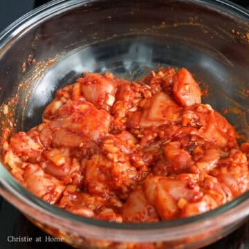 Dice chicken thighs into bite size pieces, about 1.5-inch wide. Then transfer chicken pieces to a large bowl. In a small mixing bowl, combine Sauce ingredients and pour on top of chicken. Marinate the chicken in the sauce for 10-15 minutes. 