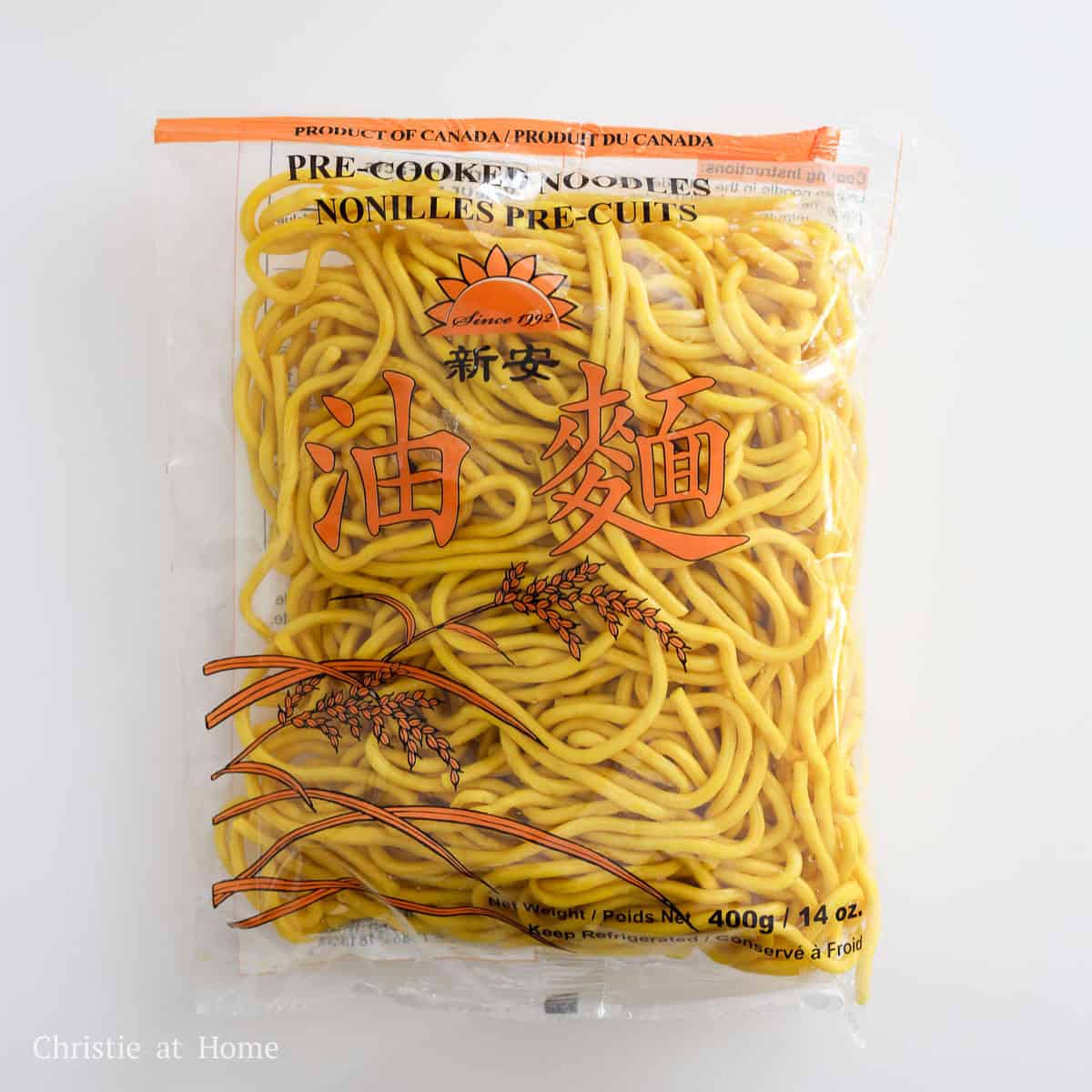 an image of lo mein noodles