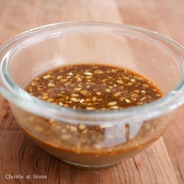 In a small bowl, combine the sauce ingredients as listed above and set aside. 
